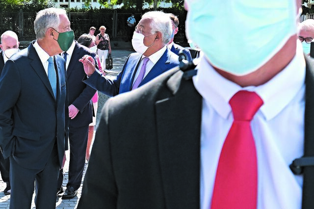 Costa dramatiza e oposição alerta. Marcelo em silêncio