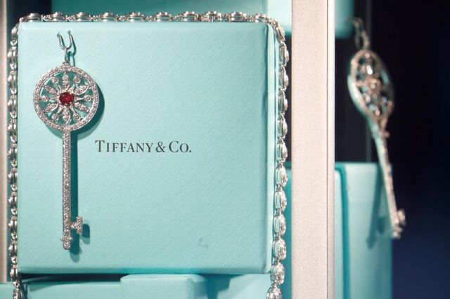 Trump derruba mega-fusão no luxo. LVMH desiste de comprar Tiffany e é processada