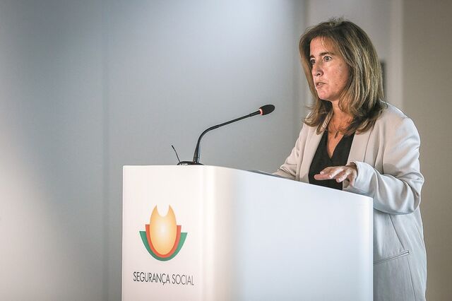 Lay-off simplificado chega amanhã a empresas com 'paragem' superior a 40%