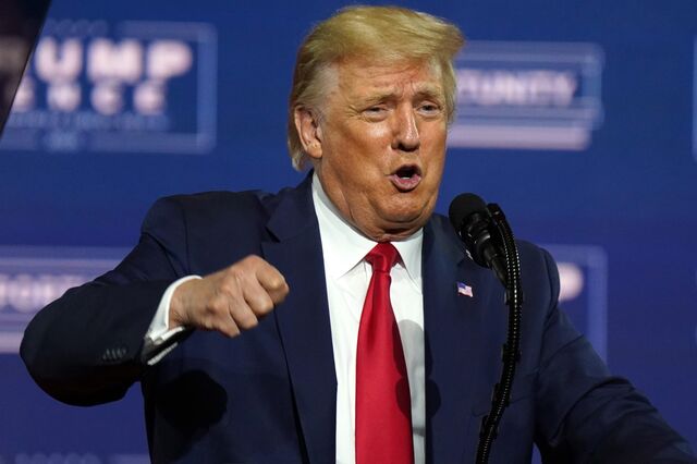Trump acusa FDA e Pfizer de terem atrasado anúncio de vacina para o prejudicar