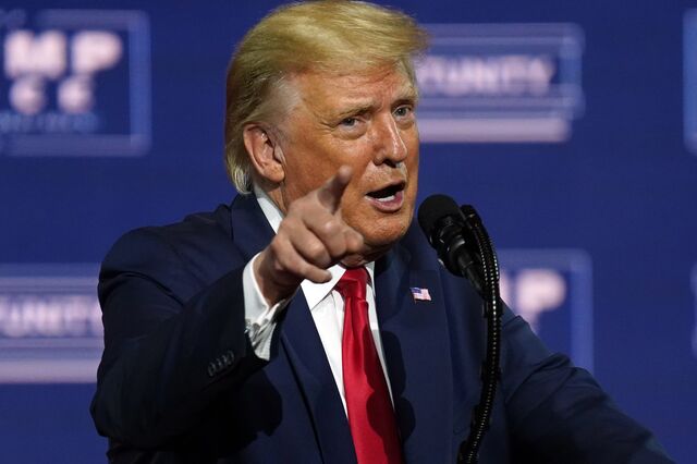 Registos da Casa Branca desviados por Trump continham informações classificadas