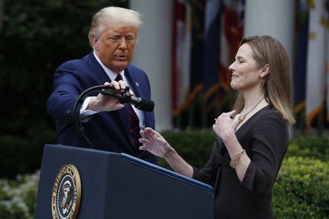 Senado confirma Amy Coney Barrett para o Supremo Tribunal dos EUA