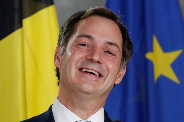 Bélgica nomeia novo primeiro-ministro e põe fim a 16 meses de crise política