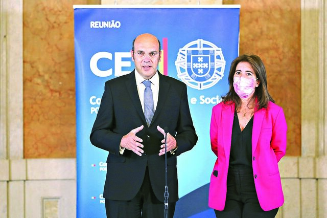 Governo alarga lay-off com medo de vaga de despedimentos