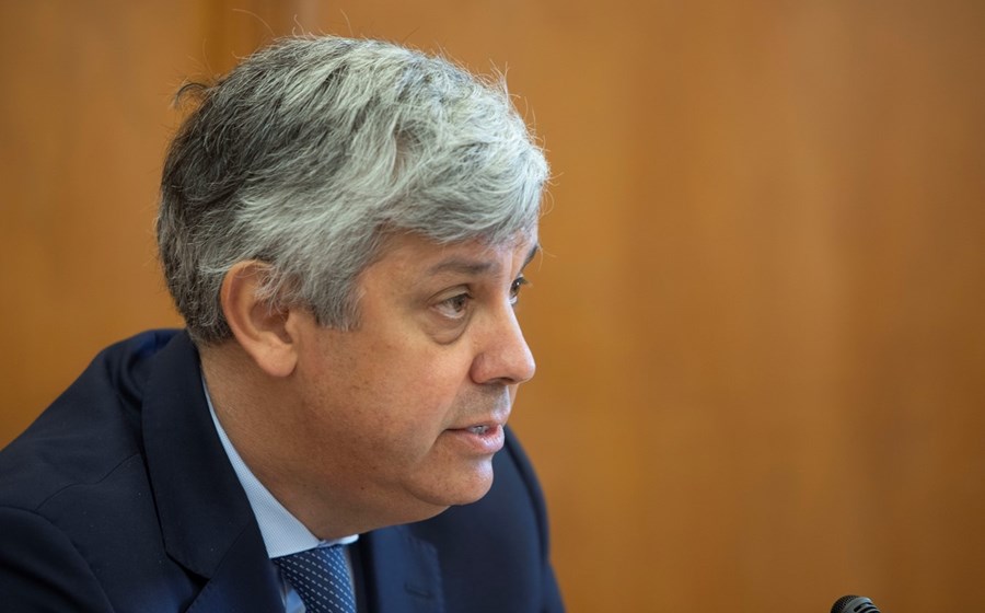 O Banco de Portugal, liderado por Mário Centeno, recusa-se a entregar o relatório do BES enquanto a Justiça não levantar o dever de segredo.