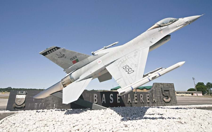 A abertura da base militar de Monte Real à aviação civil é uma das opções em cima da mesa para criar um aeroporto para servir a região Centro.