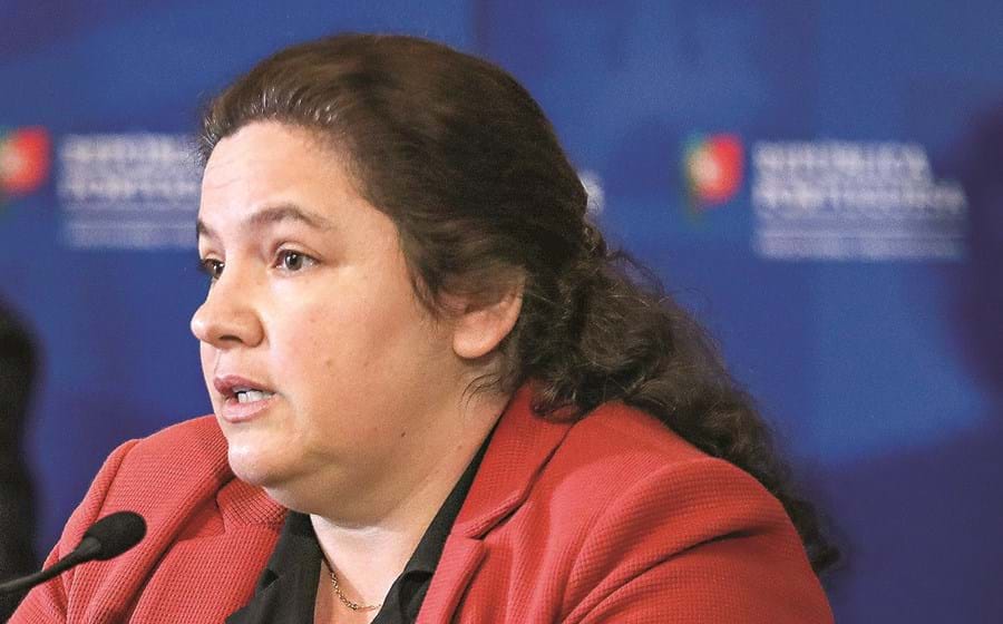 Alexandra leitão, ministra da Modernização do Estado e Administração Pública, já admitiu que o regime transitório           será para passar a definitivo.