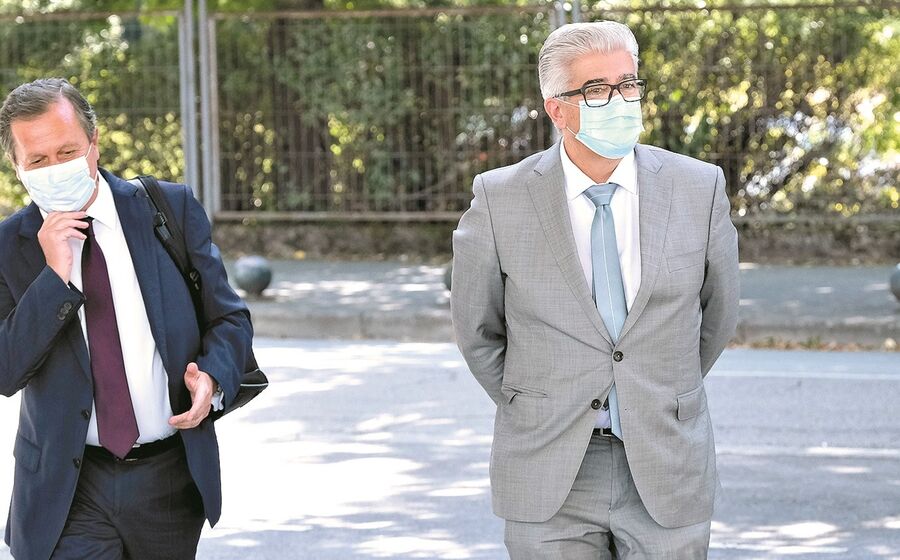 presidente do Infarmed, Rui Santos Ivo (à esquerda), e o secretário de Estado da Saúde, António Lacerda Sales,
