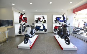 “Tesla” chinesa das scooters estaciona no Porto