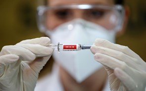 Covid-19: Laboratório chinês desenvolve vacina contra variante brasileira