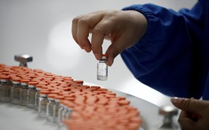 Primeiras vacinas contra a covid-19 devem chegar na primavera de 2021