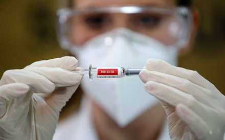 Covid-19: Laboratório chinês desenvolve vacina contra variante brasileira
