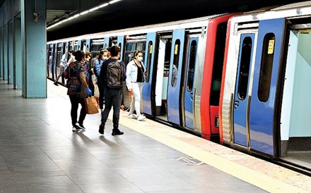 Metro e aeroportos 25% abaixo do pré-pandemia. Comboio já recuperou