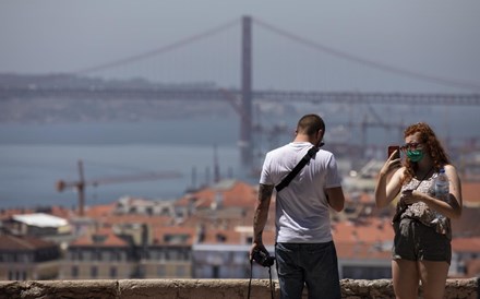 Turistas estrangeiros podem circular entre concelhos apesar das restrições