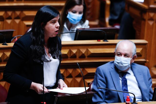 Proibidas linhas de valor acrescentado como única forma de contacto dos clientes