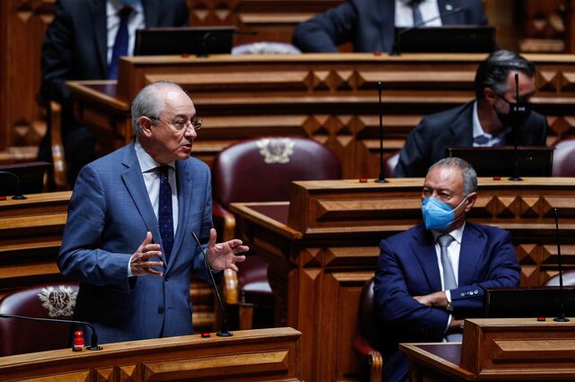 Rio acusa Governo de 'enterrar dinheiro' na TAP, Costa pergunta se quer 'deixar falir'