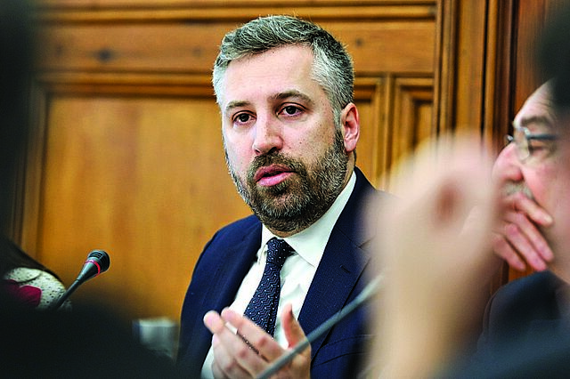 Pedro Nuno Santos: TAP paga a tripulantes 2% a 90% mais que Air France, British Airways e Iberia