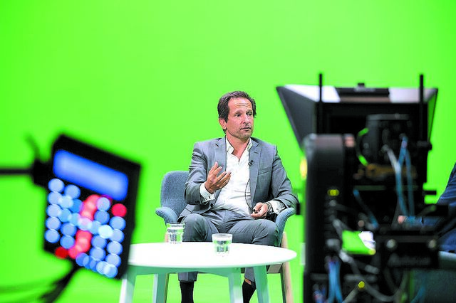 'Cinco euros é um valor simbólico pela tarifa social de internet”