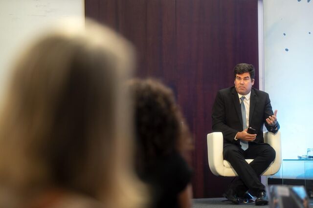 Médicos apontam falta de coerência e transparência nas mensagens das autoridades sobre a covid-19