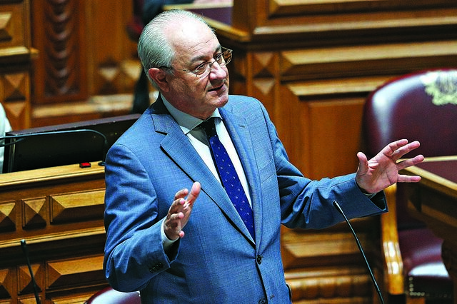 Rio vota contra e deixa OE nas mãos da esquerda
