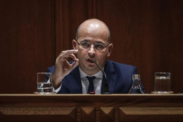 Leão tenta rebater contas do BE e reafirmar  promessas ao PCP