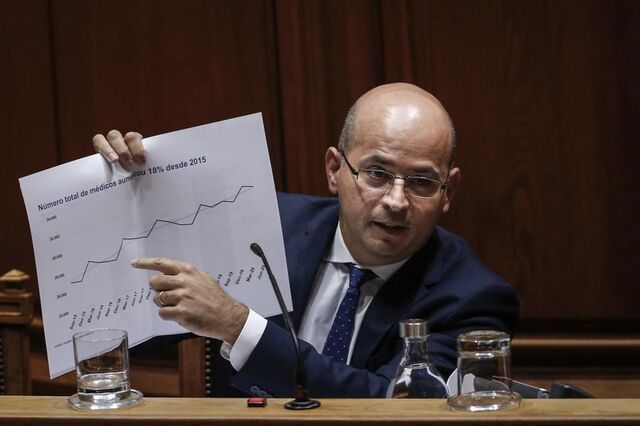 Leão diz que há mais mil milhões para o SNS, mas Mortágua responde que são só quatro