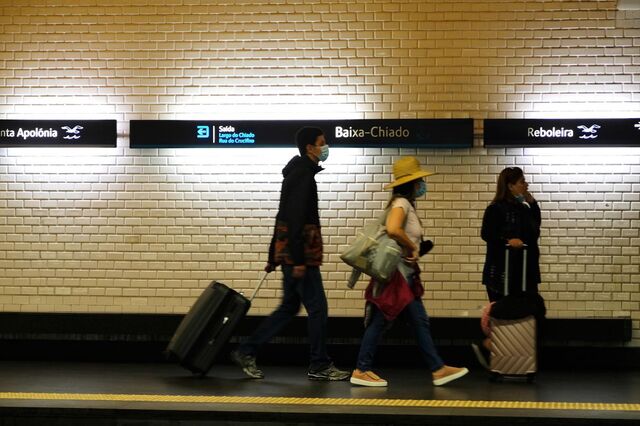 UE quer reabrir fronteiras a turistas vacinados