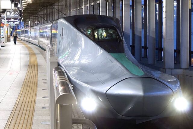 Japão apresenta comboio-bala que atinge 382 quilómetros por hora 