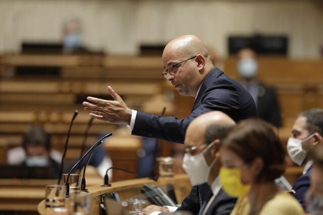Orçamento aguenta novo recuo do PIB mas apoios não
