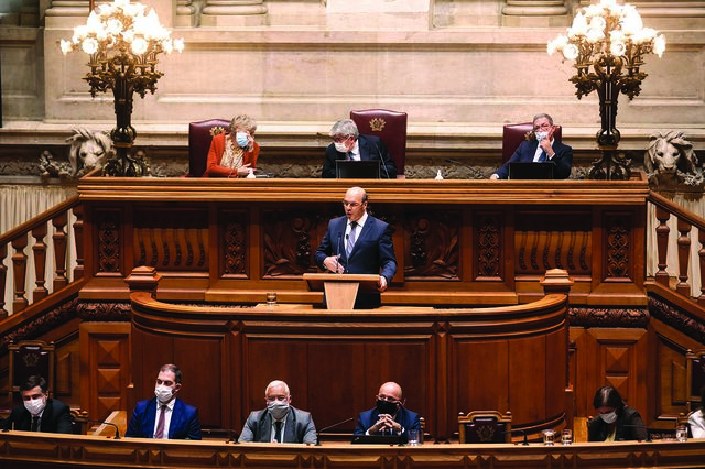 Governo hostiliza BE, PCP aproveita e aperta o crivo