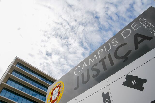 Reuniões de condomínio à distância e prazos processuais suspensos devido à covid-19