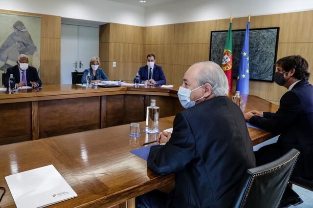Sondagem: distância entre PS e PSD cai a pique num mês e meio 