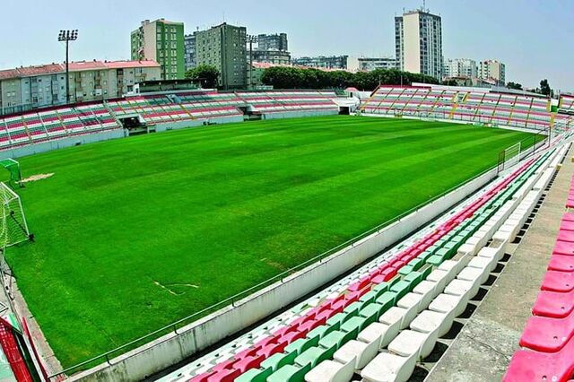Estádio do Estrela à venda por seis milhões com o Estado “a arder” numa falência de 37 milhões