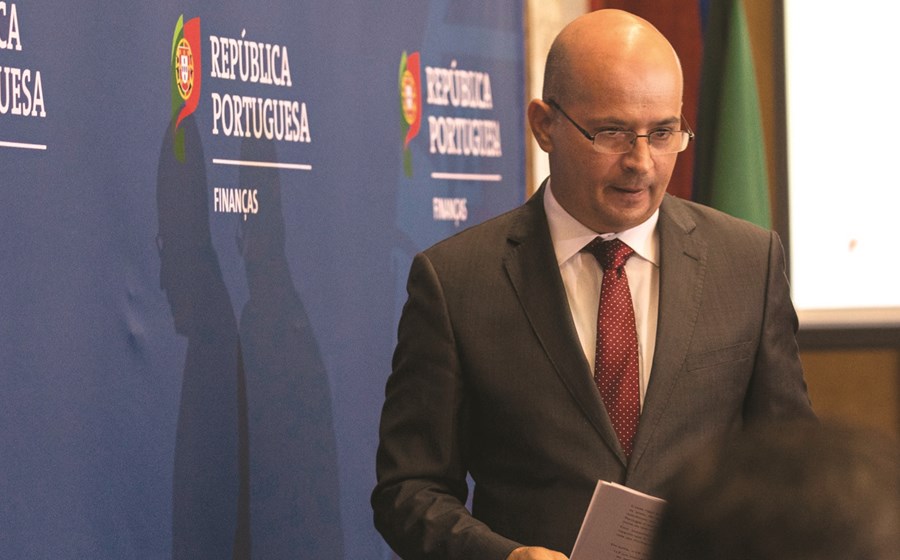 João Leão, ministro das Finanças, viu-se forçado a reconhecer em conferência de imprensa que o Novo Banco terá im    pacto no défice.