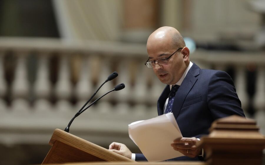 joao leao ministro finanças parlamento