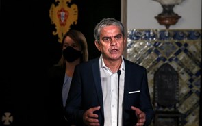 PEV quer reverter privatização dos CTT, PS admite 'todos os cenários'