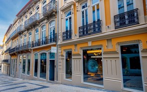 Gigante hoteleiro põe Mercure na francesinha original do Porto