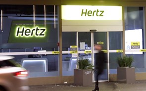 Hertz faz encomenda recorde de elétricos à Tesla 