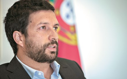 João Ferreira não diz se daria posse a Governo com apoio do Chega