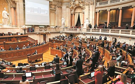 Parlamento aprova fim de cortes nas pensões antecipadas para pessoas com incapacidade acima de 80%