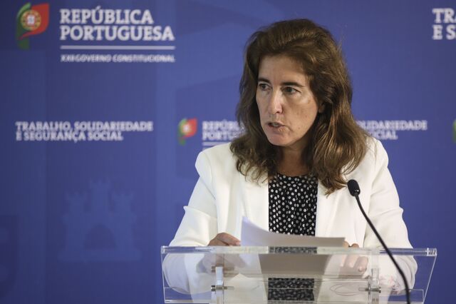 Governo admite subir mais salário mínimo e iniciar 'avaliação' geral das leis laborais