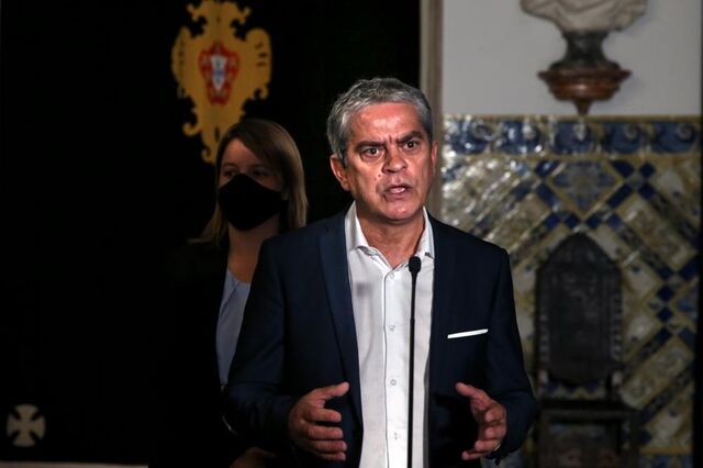 PEV quer reverter privatização dos CTT, PS admite 'todos os cenários'