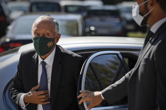 Recolhimento e teletrabalho obrigatório: Marcelo promulga novas medidas restritivas