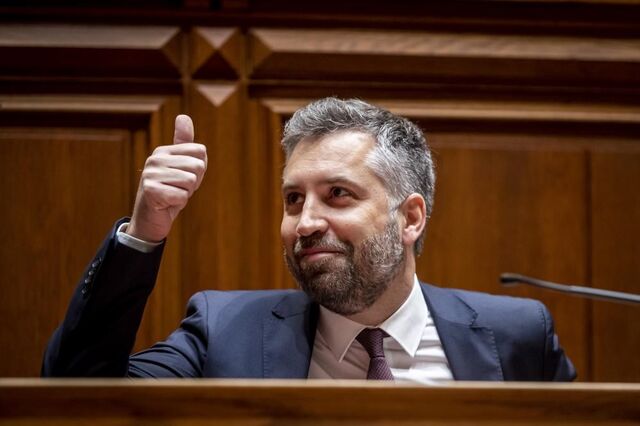 Pedro Nuno Santos diz que 'é pena' plano da TAP não ser votado no Parlamento