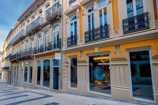 Gigante hoteleiro põe Mercure na francesinha original do Porto