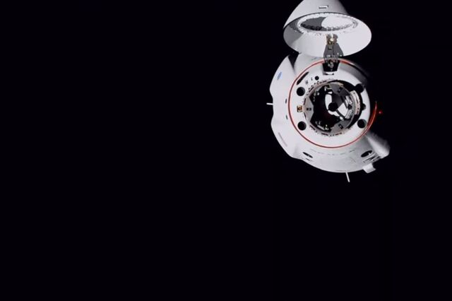 Cápsula Dragon da SpaceX chega à Estação Espacial Internacional
