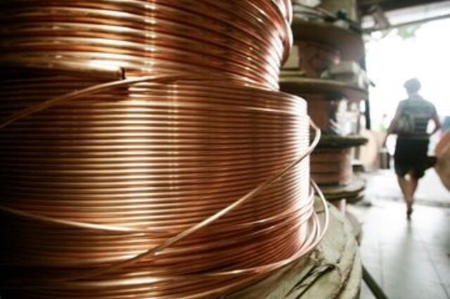 Produção industrial da China cresce apenas 6,4% em julho e falha expetativas