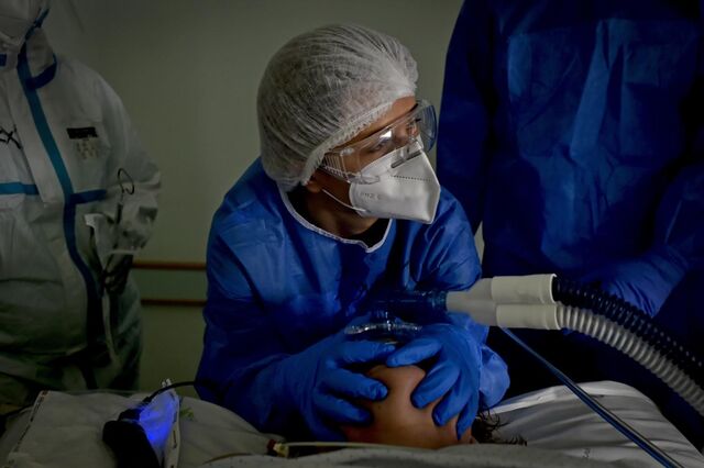 Novos casos descem 3% numa semana para o nível mais baixo em mais de 6 meses