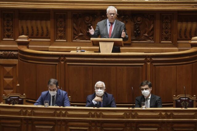 Parlamento aprova novo estado de emergência que já prevê 'confinamento compulsivo'