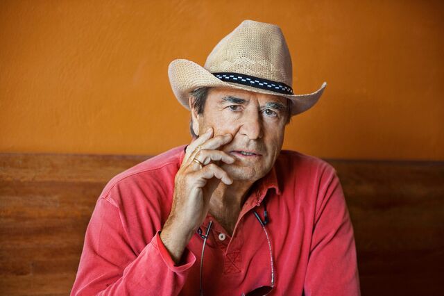 Paul Theroux recusa virar costas ao México